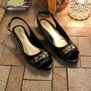 Easy Street Black Leather Open Toe Sandals Size 10M